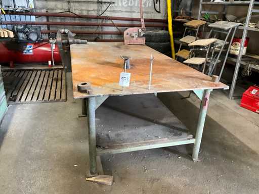 Mas? de sudur? cu accesorii