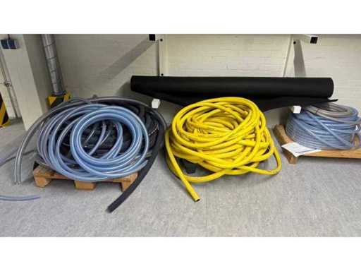 Charge von Wasserschläuchen und Luftschläuchen