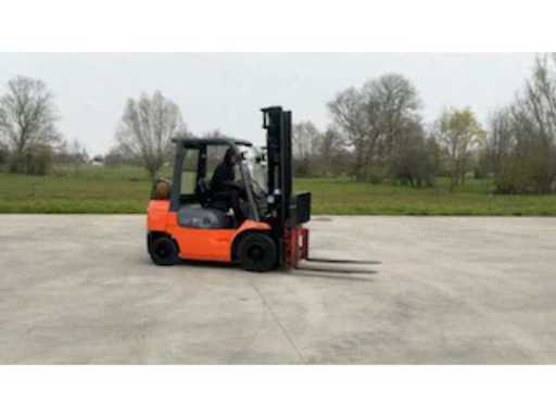 63f4b594-f588-49c0-ac2d-689311f46e8b.mp4