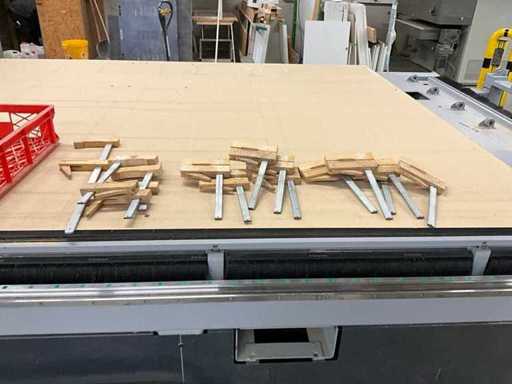 14 pinzas de Ulmia Klemsia de 28 cm en caja de plástico
