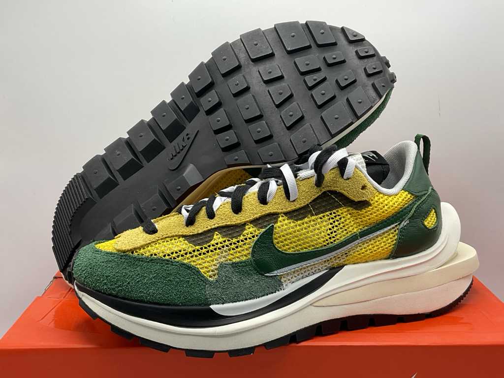 Nike Vaporwaffle Sacai Tour Yellow Stadium Green Sneakers 44 1/2