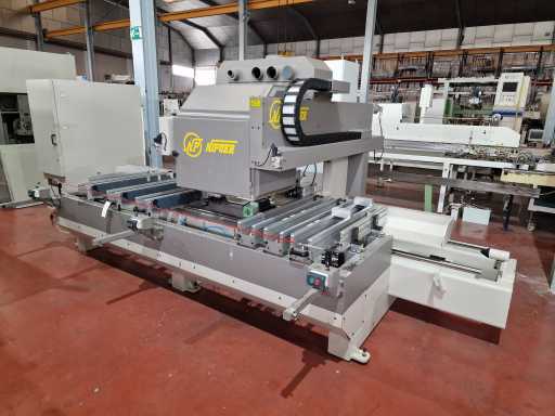 NIPUER 24 3-axis CNC Machining Center for Doors