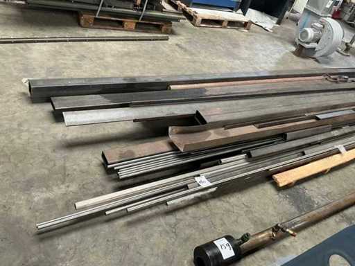 Batch of bar material and remnants