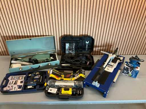 Lot d’équipements de construction inutilisés