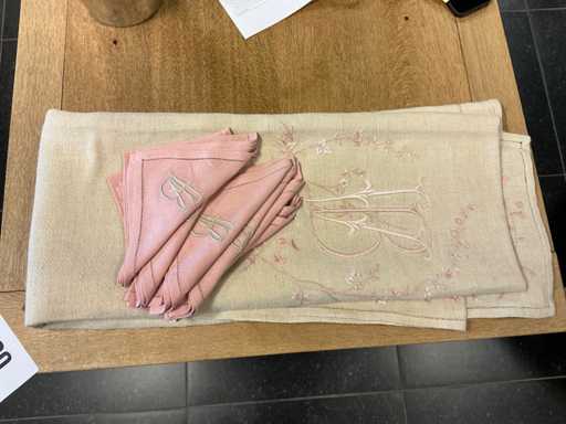 Tafellaken + lichtroze servetten (6x) Italiaanse linnen