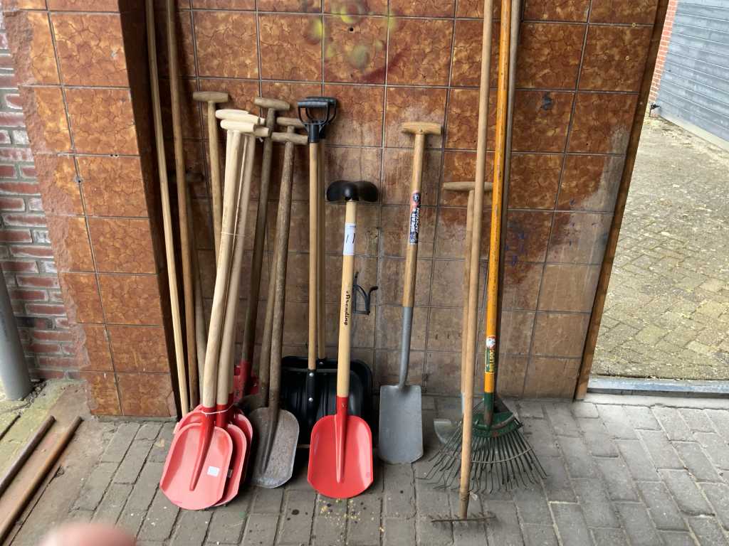 Batch of garden tools