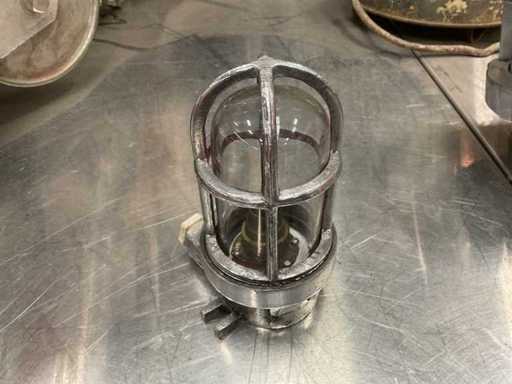 Lampa w stylu vintage granatowym