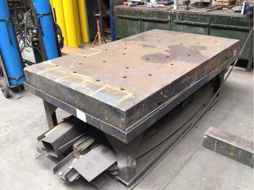 Welding table