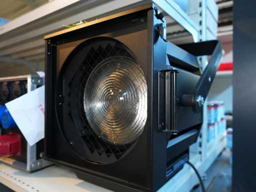 Robert Juliat - 325LF - 2K/2.5K TUNGSTENO CIN'K SPOTLIGHT FRESNEL 250MM G22