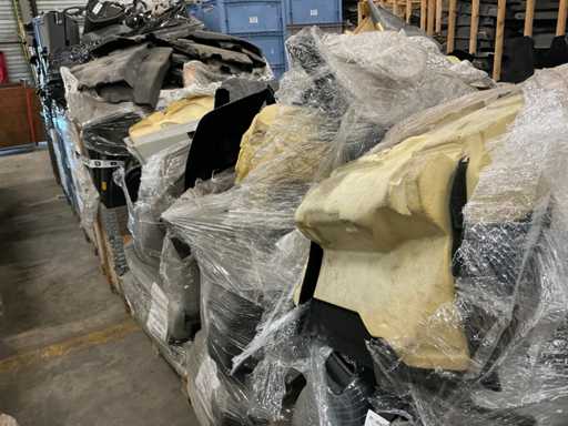 Batch of Mercedes-Benz car interior parts