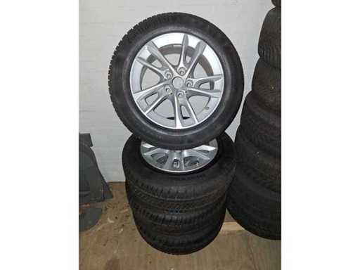 Set Continental pentru anvelope de iarnă pentru toate sezonurile cu jante BMW seria 2