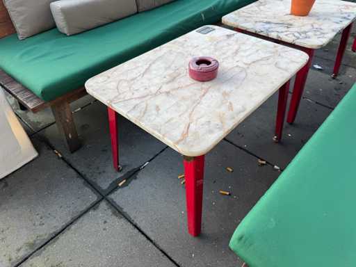 Cabines - Table en marbre sur terrasse