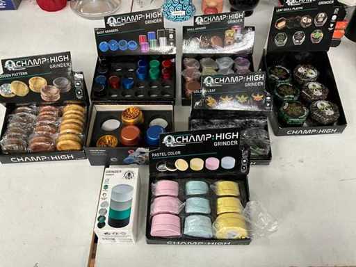 Champ High Mix zeigt verschiedene Mühlen aus.