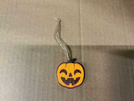 Pendentif de fête Citrouille d’Halloween 2021 bois 4,7x5cm (13172x)