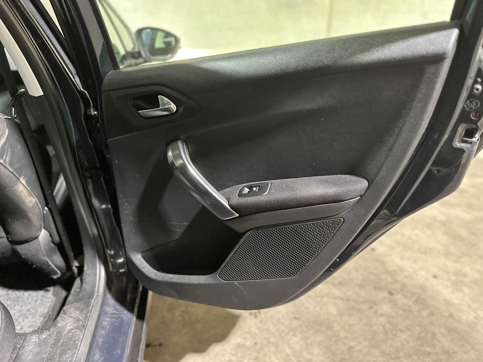 Peugeot 2008 1.2 PureTech Allure 110pk 2018 (Origineel-NL), RL-527-Z