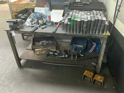 Metalen tafel