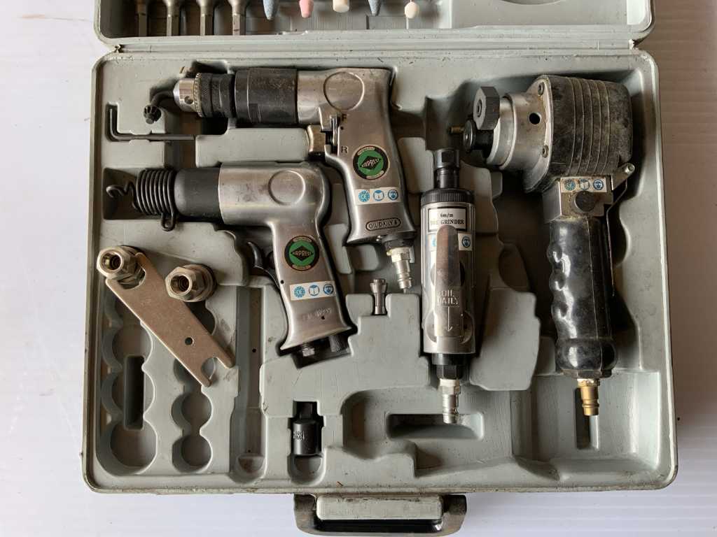Kit di utensili pneumatici per presse pneumatiche ad aria