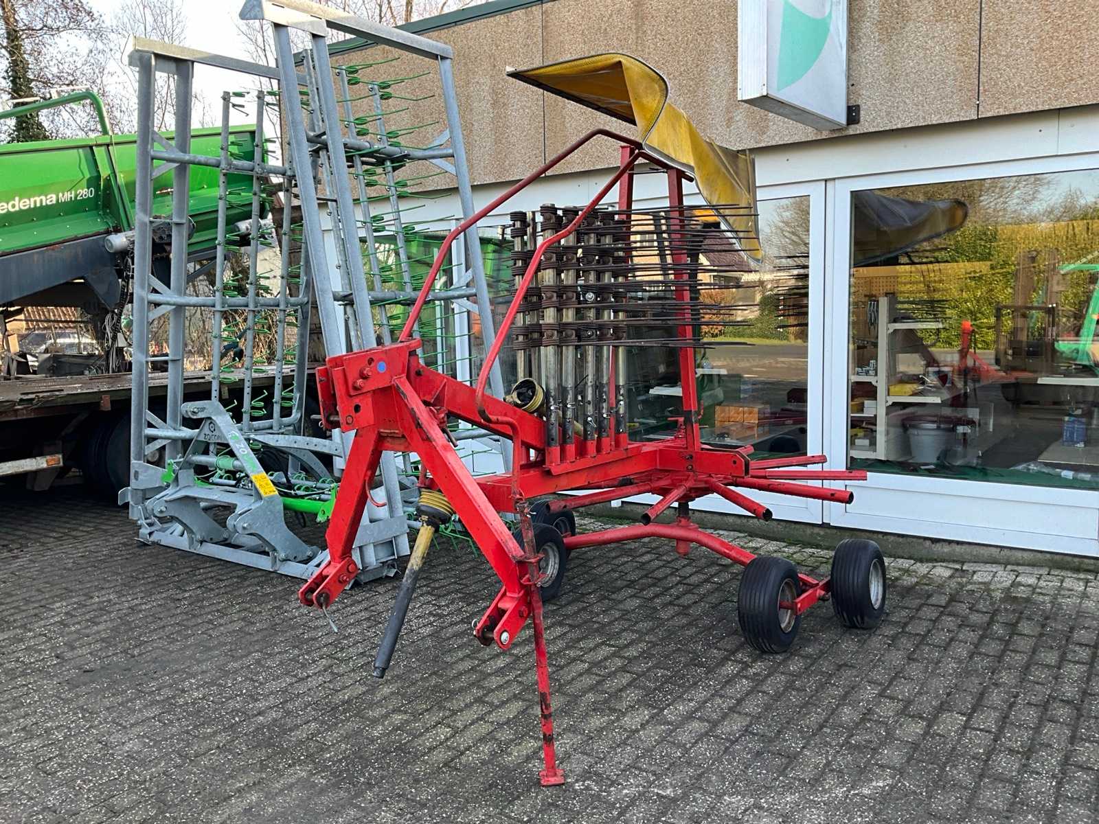 1997 Lely Hibiscus 420 Grass Rake