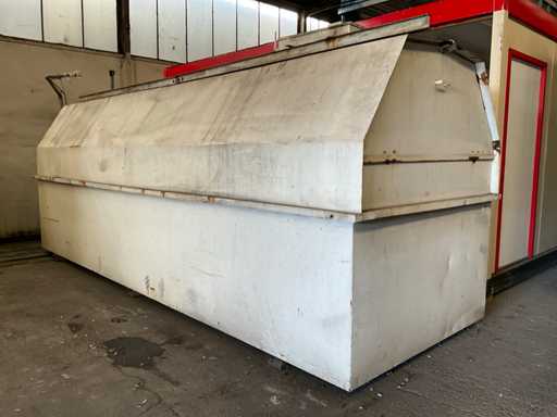 Réservoir de carburant avec station de pompage