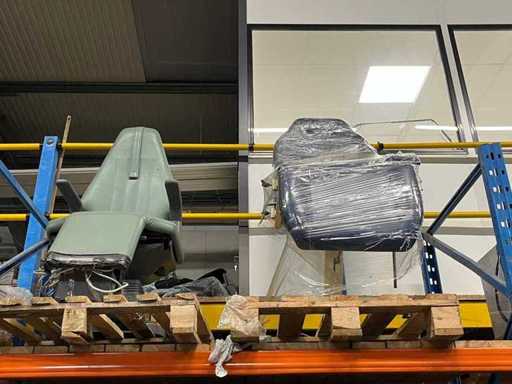 Set van 2 medische stoelen