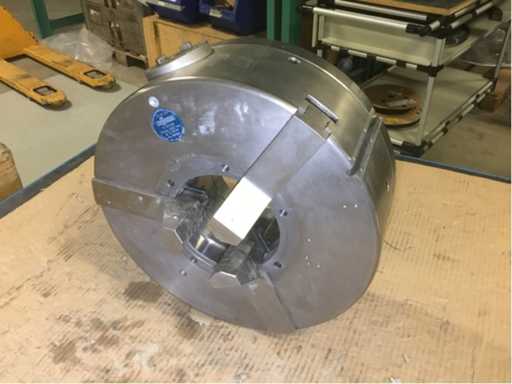 Three-jaw chuck