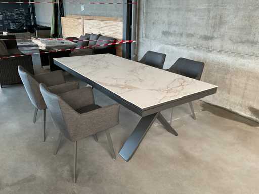 Mayani-Gartentisch mit Stühlen