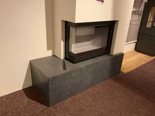 Wanders smart 75 links Eingebauter Holzkamin mit belgischer Blausteinunterbau