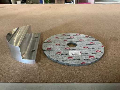 Sanding discs and aluminium profiles