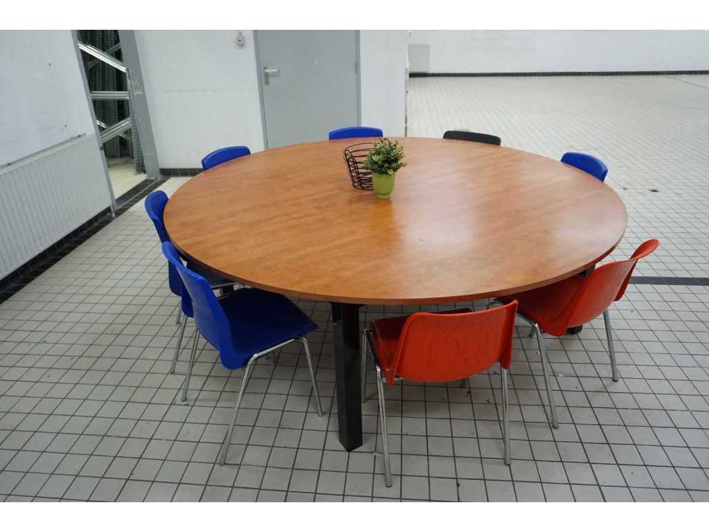 Vergadertafel met stoelen