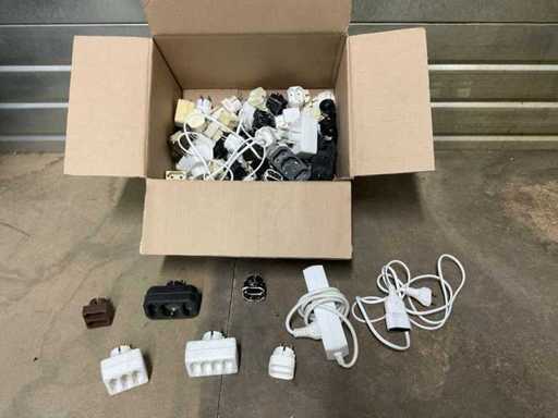 Verschiedene Stecker und Steckdosen (50x)