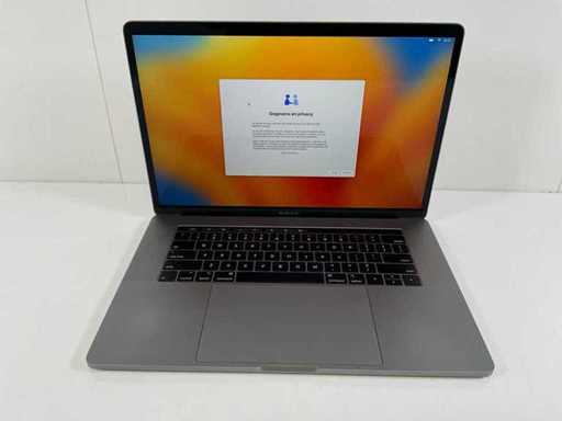 Apple MacBook Pro 15.4", Core(TM) i7 9th Gen, 32 GB RAM, 251 GB NVMe, AMD Radeon Pro 555X 4GB Laptop