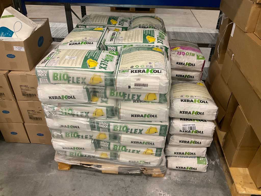 Bags of mineral glue and grout (45x)