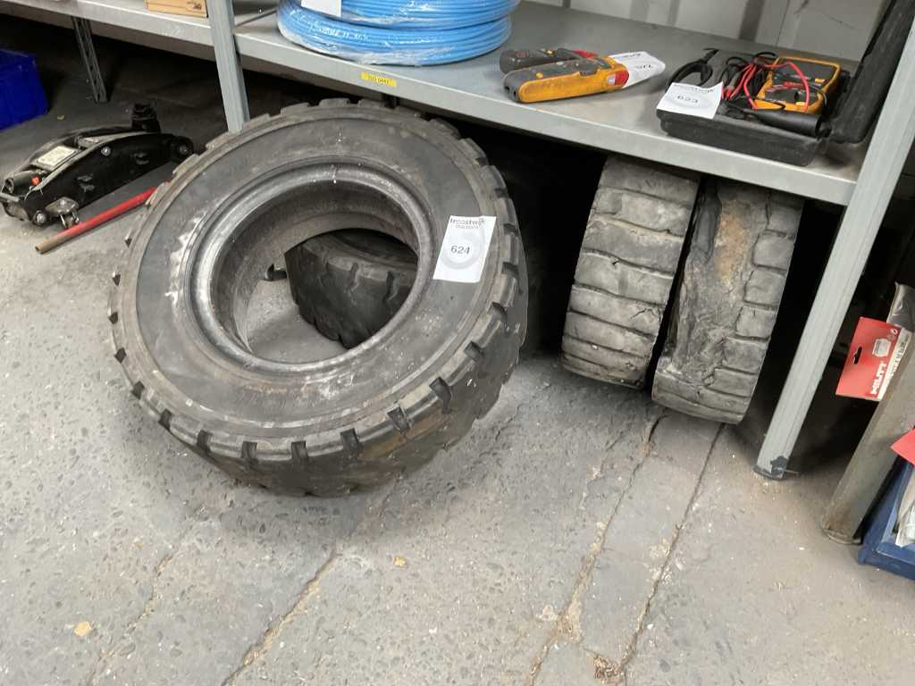 Forklift tire (4x)