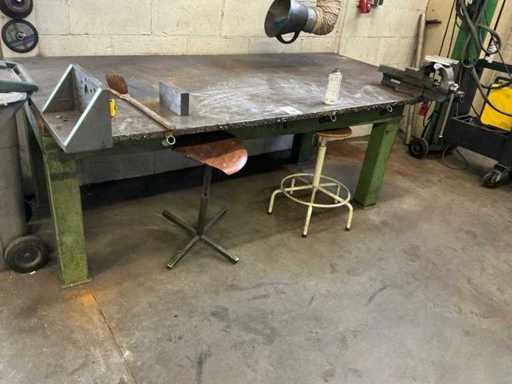 Banco da lavoro in acciaio con morsa Heuer-Front