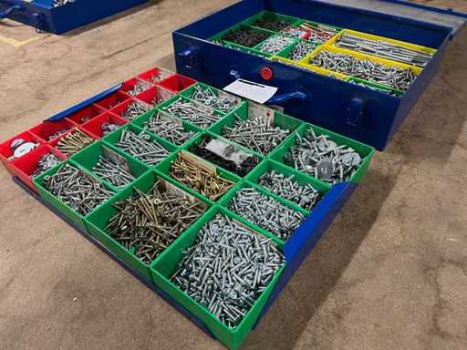 Różne elementy (ok. 1500) w metalowym pudełku Sortimo