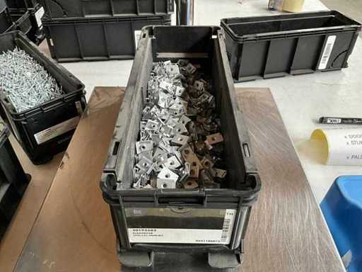 Würth 4.32kg Plate nut L21,0mm-M5 in stackable container