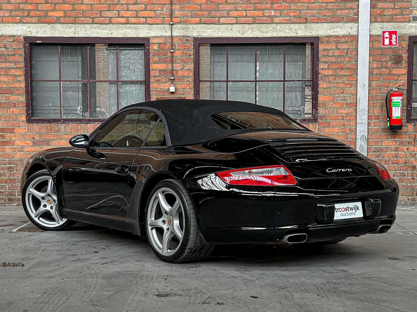 Porsche 911 Carrera Cabriolet 997 3.6 325pk 2005 handgeschakeld -Youngtimer-