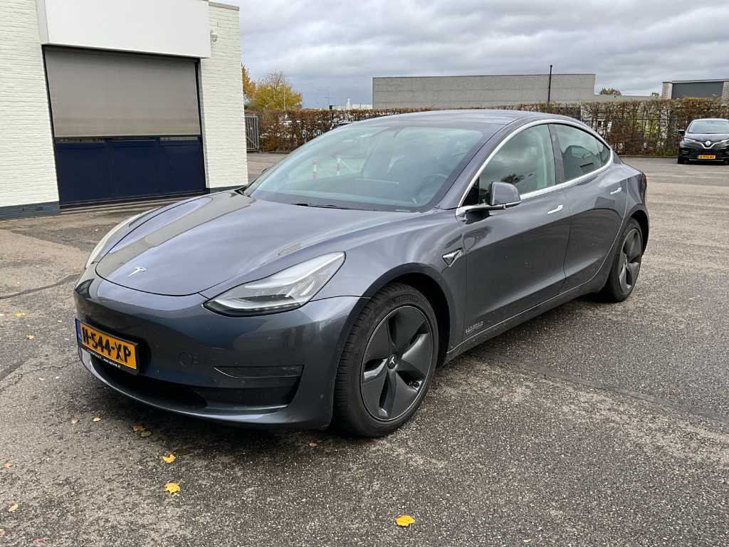 Tesla Model 3 Langstrecken-Pkw