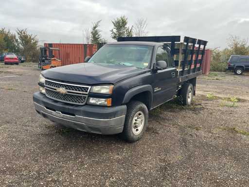 2005 Chevrolet Silverado 2500 Pick up Passenger Car