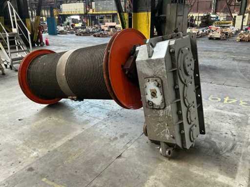Industrial cable winch