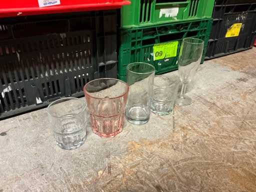 Partij divers glaswerk