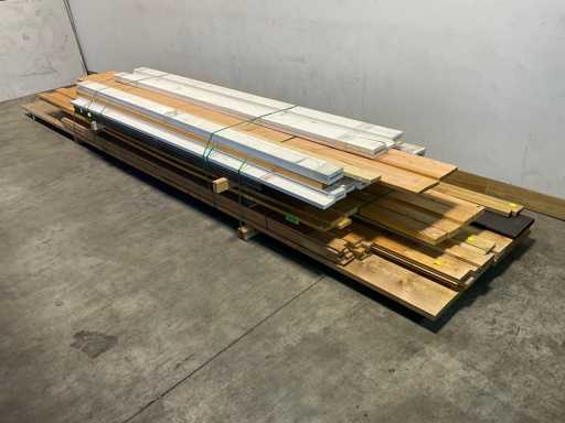 Charge von Regalen in verschiedenen Arten und Größen