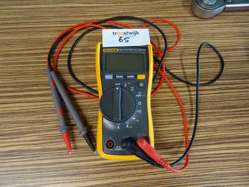 Fluke - 115 - True-rms multimeter