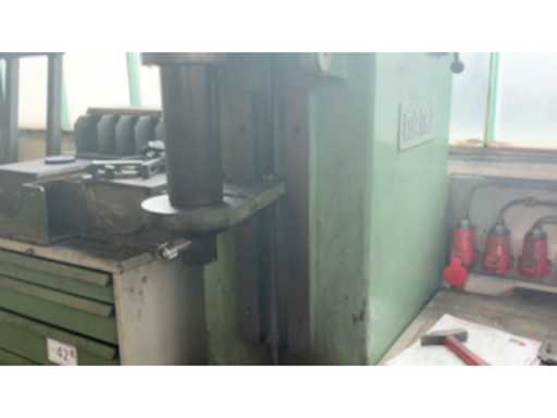 1ef3f95b-c8dc-43e8-a9a0-33e8bed9652d.mp4