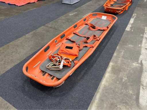 Basket stretcher with rescue harness and carabiners – 272 kg load capacity