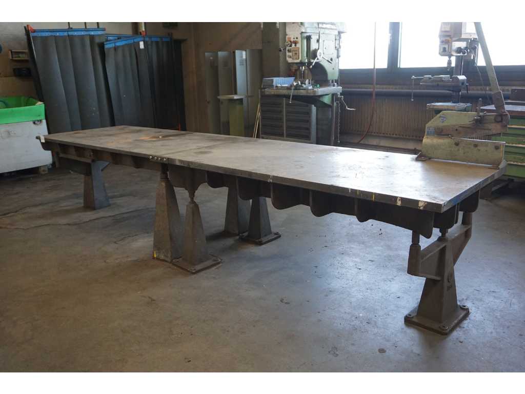 Dual welding table with hand lever shear