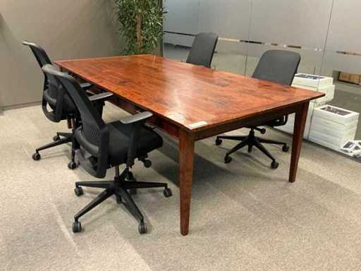 Vintage'owy stół konferencyjny z krzesłami