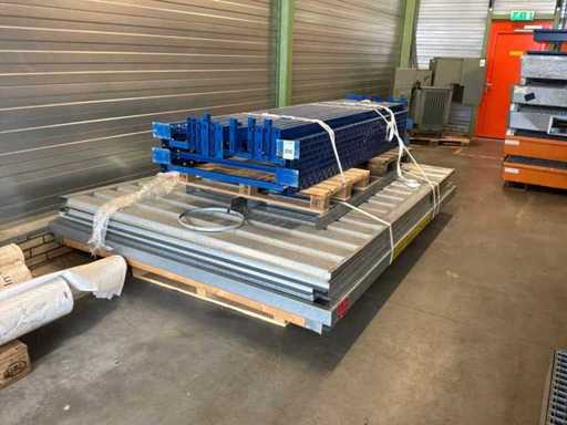 Regalregal und Materialbehälter