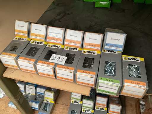 13 Kisten mit Stahlnägeln und Holzschrauben