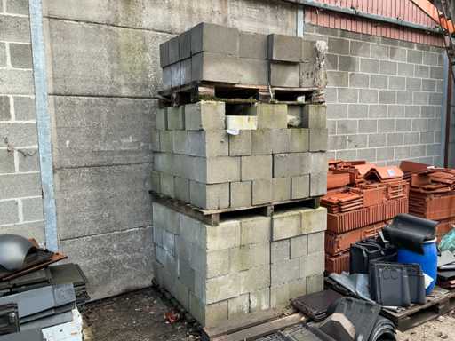 Circa 200 betonstenen (200x)